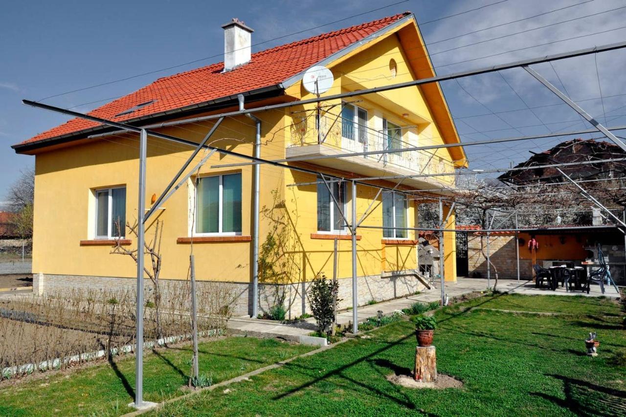 Vila V S. Gabarevo, Dolinata Na Rozite. Villa Exterior foto